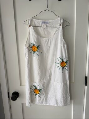 MISSLOOK White Mini Dress with Sunflower Motifs